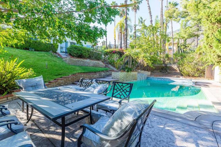 Single Level House with view and pool