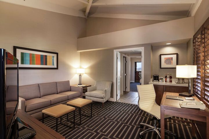 Room 40 of 146