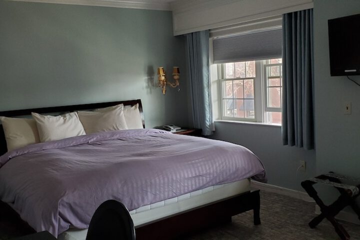 Lowell Inn