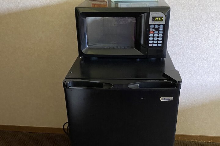 AmeriVu Inn and Suites