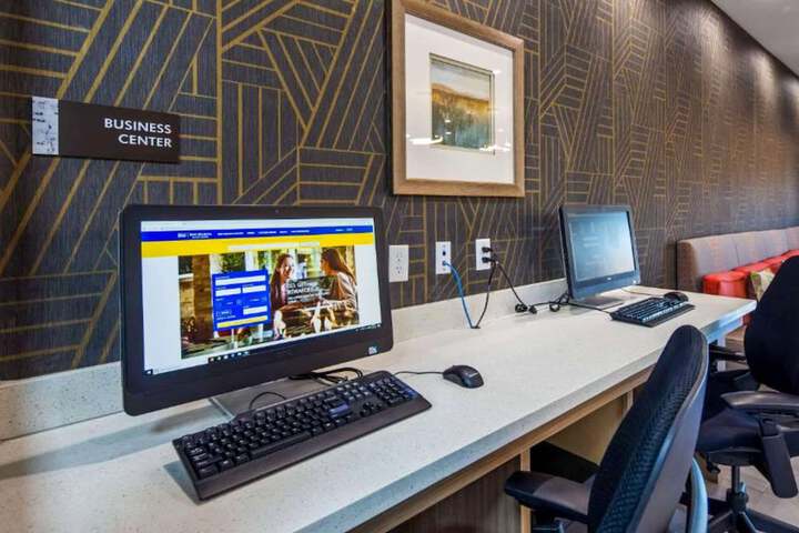 Business Center 25 of 25