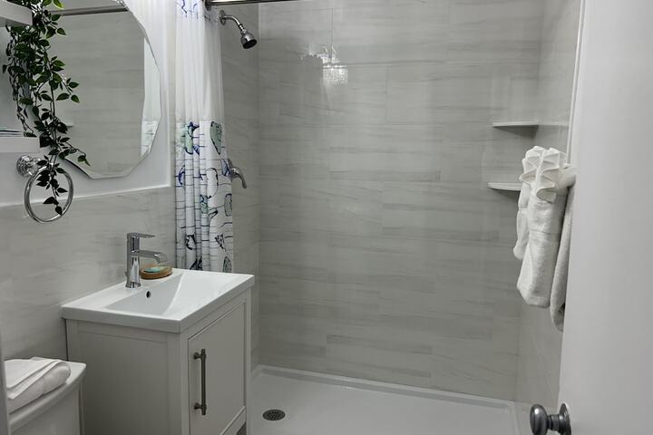 Room 10 of 28