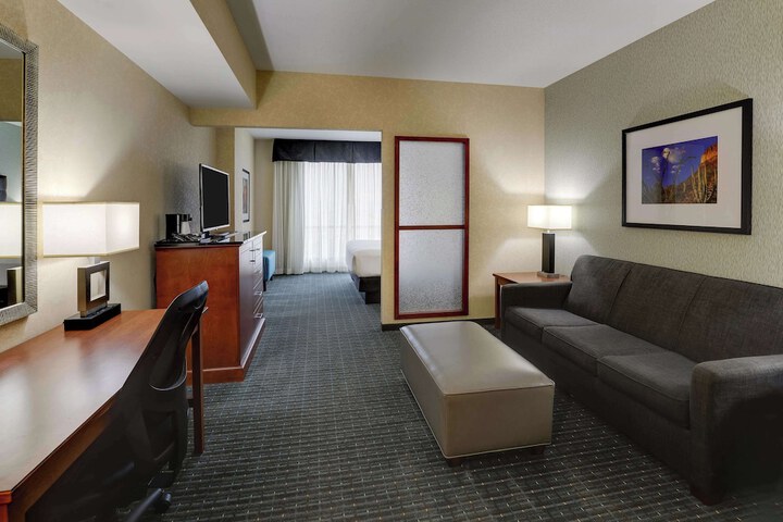 Room 25 of 77
