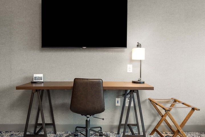 Four Points by Sheraton Kelowna Airport