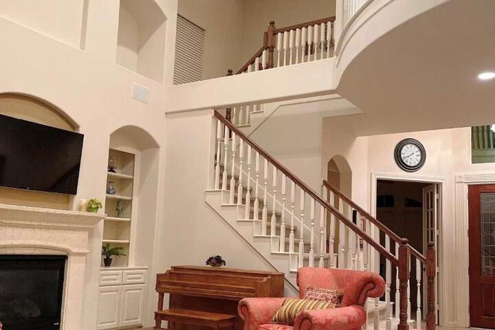 Bedroom with 3.5-Bathroom near Golf Course!