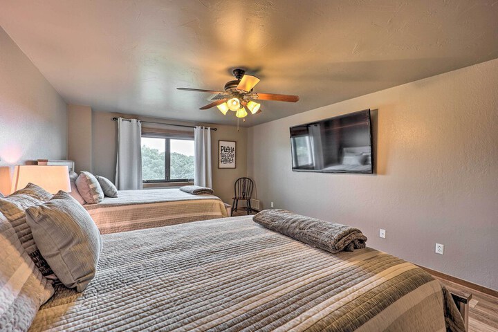 Golf Course & Lake Views: Cozy Afton Condo!