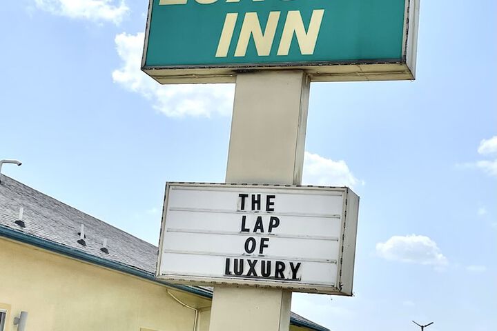 Luxury Inn & Suites Liberty