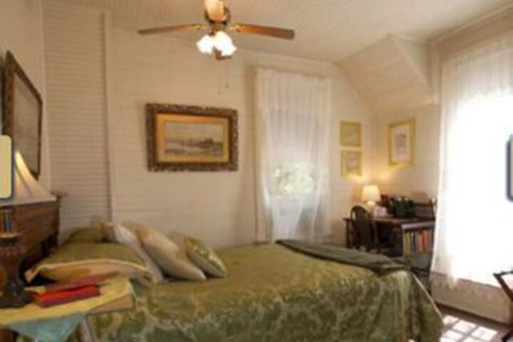 Spicer Castle Inn & Restaurant