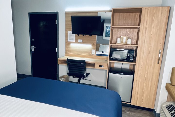 Room 17 of 24