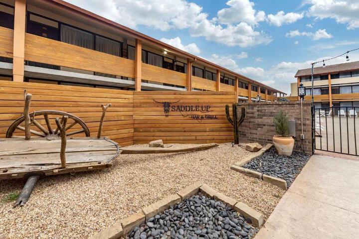 Best Western Plus Saddleback Inn & Conference Center