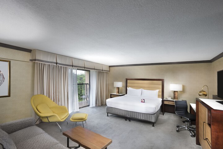 Room 32 of 80