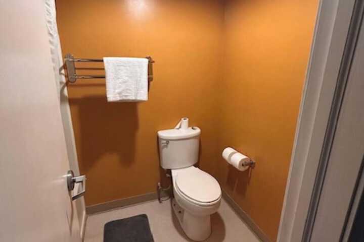 Room 9 of 15