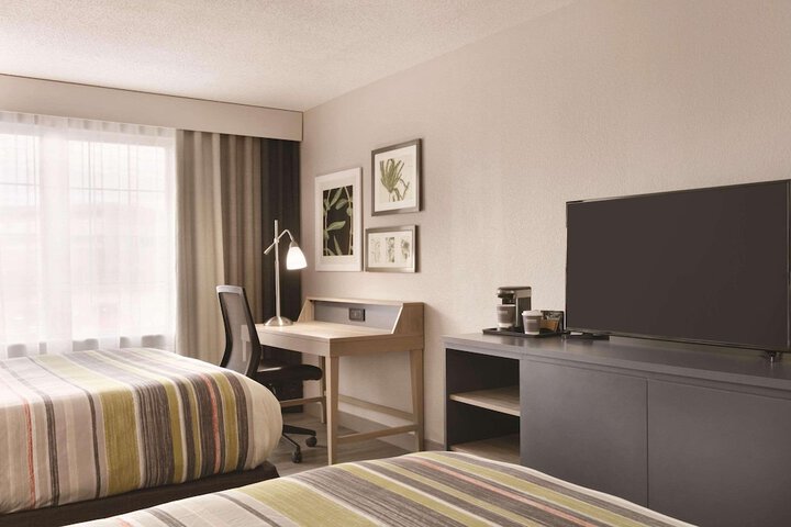 Room 17 of 33