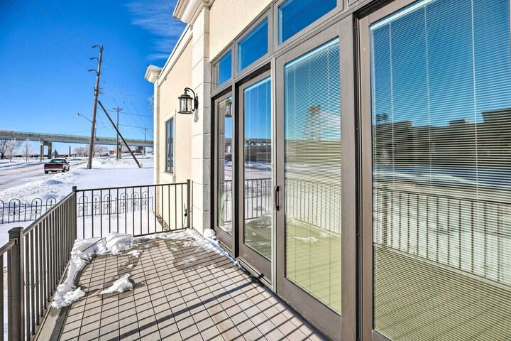 Regal River Retreat in the Heart of Yankton!