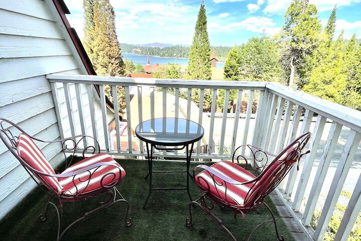 Arrowhead Lake Inn