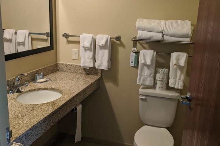 Cobblestone Inn & Suites - Winterset IA