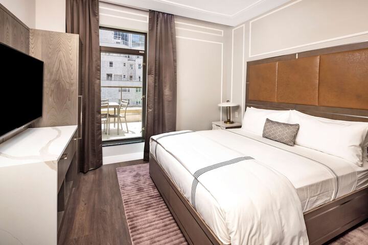 Room 51 of 62