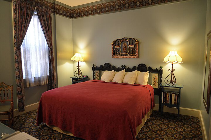 Room 13 of 19