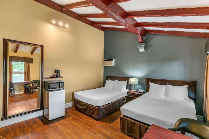 Econo Lodge Montreal-Brossard