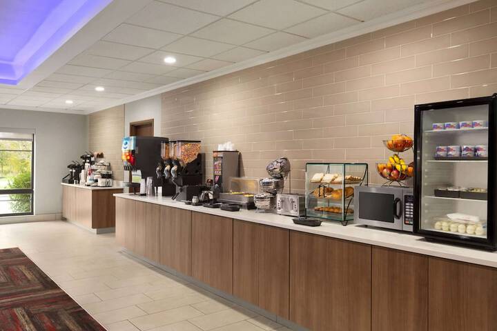 Breakfast/Coffee Service 24 of 27
