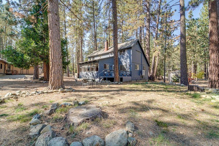 Graeagle Vacation Rental Cabin w / Game Room!