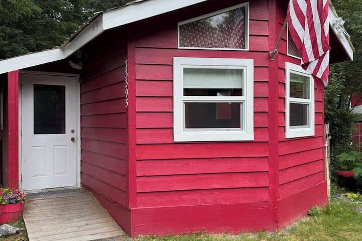 Nauti Otter Inn and Yurt Village