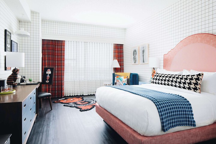 Room 57 of 77