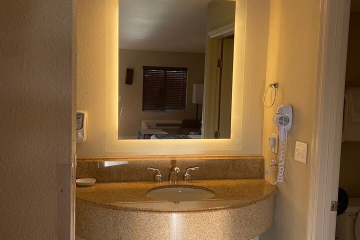 Room 18 of 20