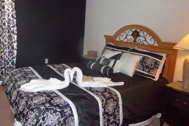 Room 7 of 12