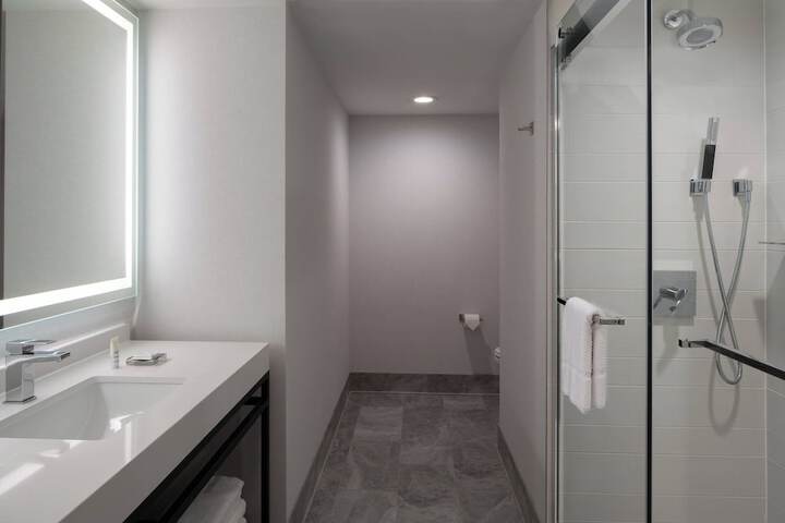 Room 13 of 86