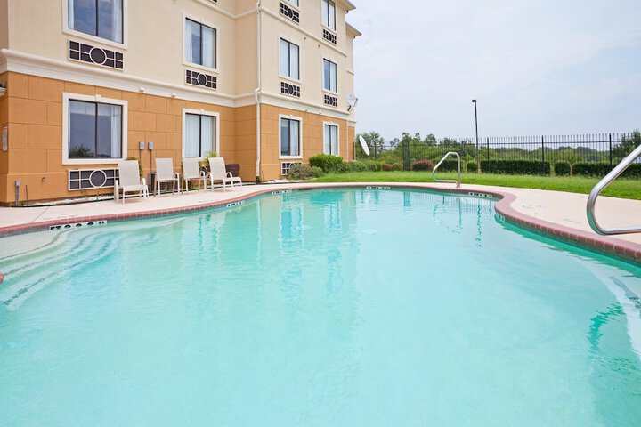 Pool 13 of 60