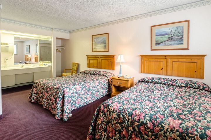 Highland Hills Motel and Cabins – a Master Hosts Resort