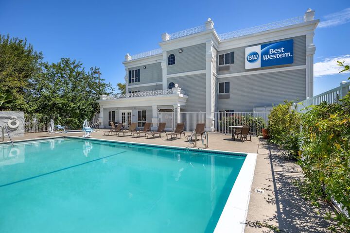 Pool 4 of 30