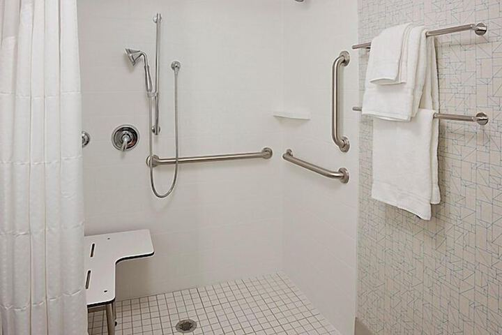 Holiday Inn Express & Suites Brampton by IHG