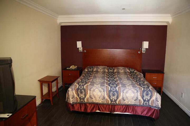 Room 33 of 34