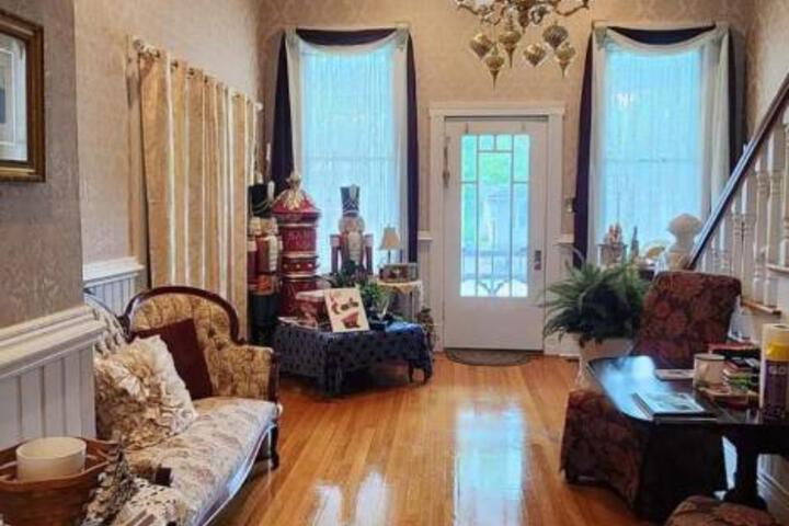 Cozy Turret Room at Nottingham Place in Wise with Plush Queen Bed Private Detached Full Bath