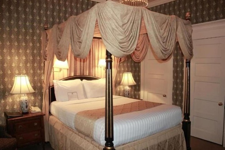 Room 25 of 38