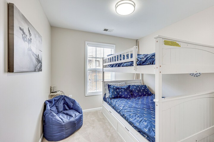 Townhome w / Outdoor Pool & White Lake Access!