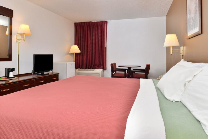Room 6 of 16