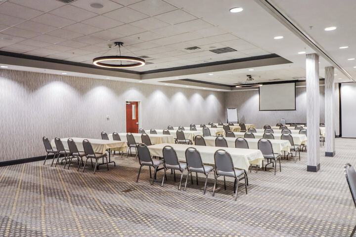 Holiday Inn Quincy East by IHG
