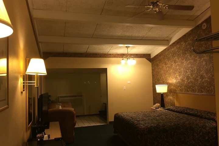 Room 17 of 46