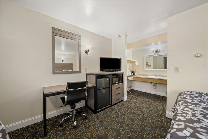 Room 17 of 66