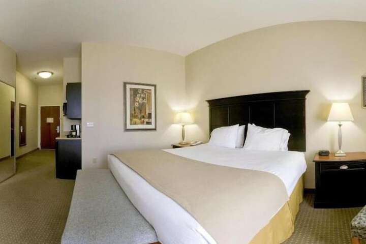 Holiday Inn Express Hotel & Suites Vernon College Area by IHG