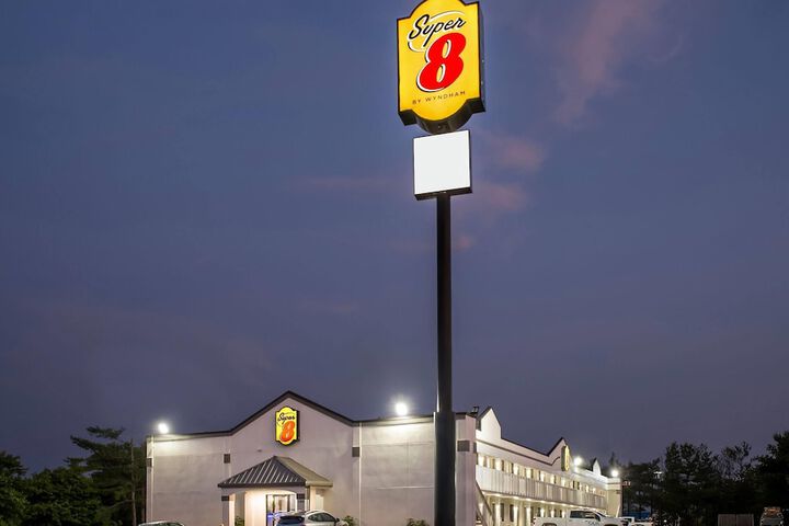 Super 8 by Wyndham Brownsburg