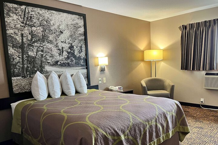Super 8 by Wyndham Indianapolis / Emerson Ave