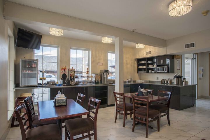 Ramada by Wyndham 100 Mile House