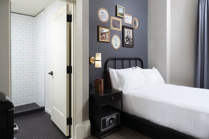 Room 17 of 60