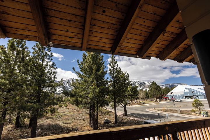 The Mammoth Creek Inn
