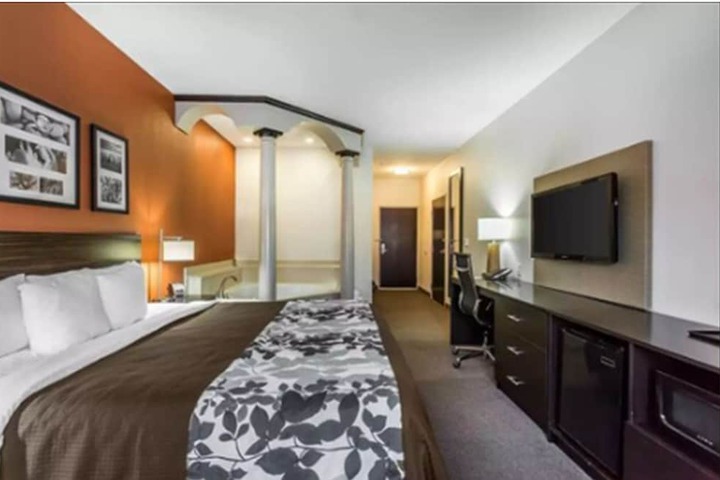 Room 14 of 18