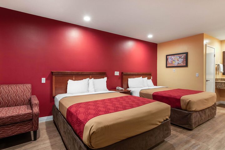 Room 26 of 32